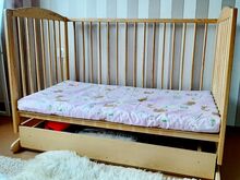 Kiikuv võrevoodi pesukastiga