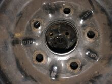Toyota Auris plekkveljed suverehvidega.