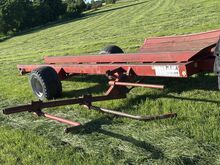 Traktori Ruloonihaagis heina, silo käru tõstukiga