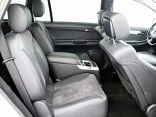 Mercedes-Benz R 320