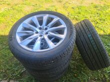 Volvo valuveljed 245/45R18 suverehvidega