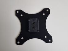 Monitori Seinakinnitus