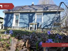 Abja Paluoja -Viljandi maantee ääres on müüa väike maakodu