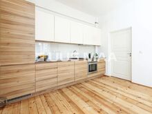 Kõrged laed, rohkelt avarust! Päikeseline sisehoovi vaade!