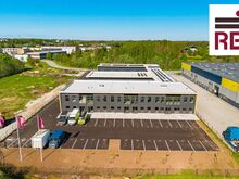 Tartu mnt-le nähtav: 137 m² ladu ja 140 m² büroo/esinduspind.