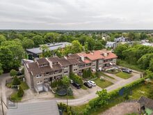 Müüa ridaelamu otsaboks kauni pargi vastas