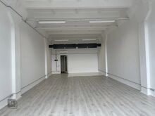 Esimesed 2 kuud üürihind on 455 eur ja edasi 728 eur

2 ühendatud hoonet: 8-korruseline büroohoo
