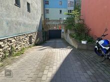 Parkimiskoht südalinnas suletud garaazhis