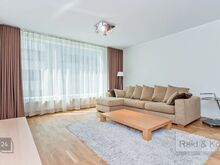 Esinduslikus majas, vaiksel tänaval