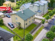 Madalate ülalpidamiskuludega ja keskküttega elamu Karlovas