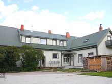 Kaks kõrvuti asuvat korteriomandit.