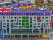 Modernne büroopind inspireerivas Kadrioru Plazas
