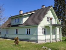 Päikesepargiga, isemajandav talukompleks