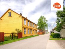 Võimalusterohke 3-toaline korter kesklinnas, suure aiaosaga