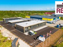 Tartu mnt-le nähtav: 137 m² ladu ja 140 m² büroo/esinduspind.