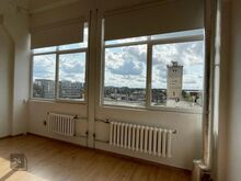 Anname üürile üldpinnaga 81m² ja kõrgete lagedega ja hubase äripinna Pärnu mnt lähedal!



�