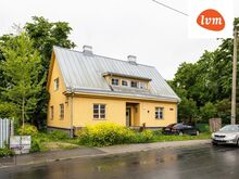 MÜÜA SUPER ASUKOHAGA ARMAS KAHETOALINE KORTER KESKLINNAS!