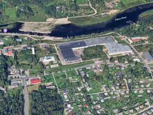 Tootmiskompleks Sindis, Pärnu jõe äärsel kinnistul