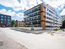 Suur 10,6m2 klaasitud rõdu, parkimine sooj