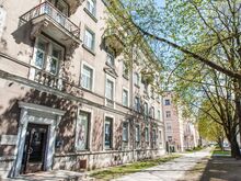 Müüa väga hea asukohaga avar ja valgusküllane 3-toaline korter Tartu mnt 24 hoones, mis on esind