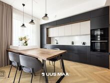 Kõrge korrus ja kõrged laed. Parkimiskoht. Panipaik. Avar rõdu.