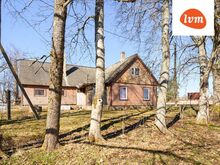 Renoveerimist vajav hoone Tõhelas