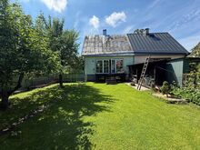 Renoveeritud majaosa Aarde tänaval