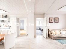 Kolme eraldi sissepääsuga maja- ideaalne investeering!