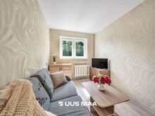Valgusküllane kodu roheliste vaadetega.