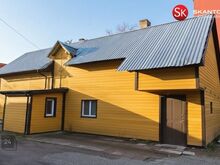 Kena kodu väikeses kahe korteriga majas