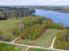 Kinnistud Pangodi järve kaldal.