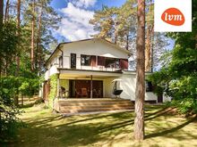 Avar perekodu männimetsa all