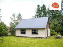 Renoveerimist vajav maja Pöidel ootab sind!