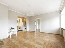 Müüa valgusküllane 2-toaline korter kesklinna südames