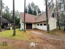 Looduse keskel asuv hubane puitmaja Peipsi järve lähedal, eemal
