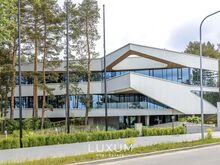 Erakordse arhitektuuri ja merevaatega büroohoone Pirital