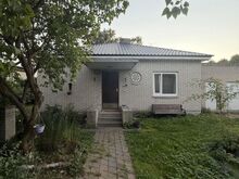 Üürile anda väga hubane maja Pirita rohelises ja rahulikus piirkonnas, aadressil Kloostrimetsa 7