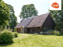 Müüa  kinnistu vanade hoonetega!