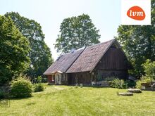 Müüa  kinnistu vanade hoonetega!