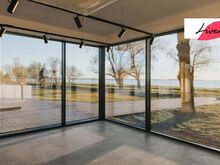 Merevaate ja õhtupäikesega kohvik/restoran Pirital