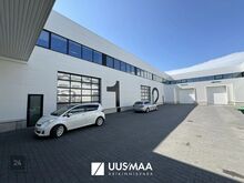 Kaasaegne stockoffice pind ringtee ääres