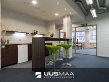 Kaasaegne büroopind kööginurgaga