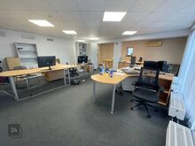Büroopind privaatse sissepääsu ja tasuta katuseterrassiga!