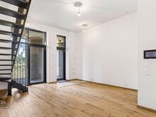Eraldi sissepääsuga Town-House tüüpi korter!