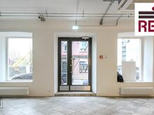 Tänavalt sissepääsuga kaubanduspind Maakri kvartalis.