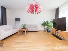RAHULIKU ASUKOHAGA MAJA KOOS GARAAŽIGA!