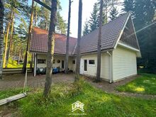 Looduse keskel asuv hubane puitmaja Peipsi järve lähedal, eemal