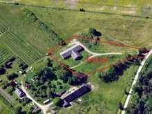 Ugala kinnistu asub Viljandimaal Vardja külas, Viljandi linnast ca 8 km kaugusel