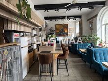 Kontor-ladu-restoran. Äripind Uue-Maailma asumis