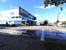 Büroopind Peterburi tee ääres!